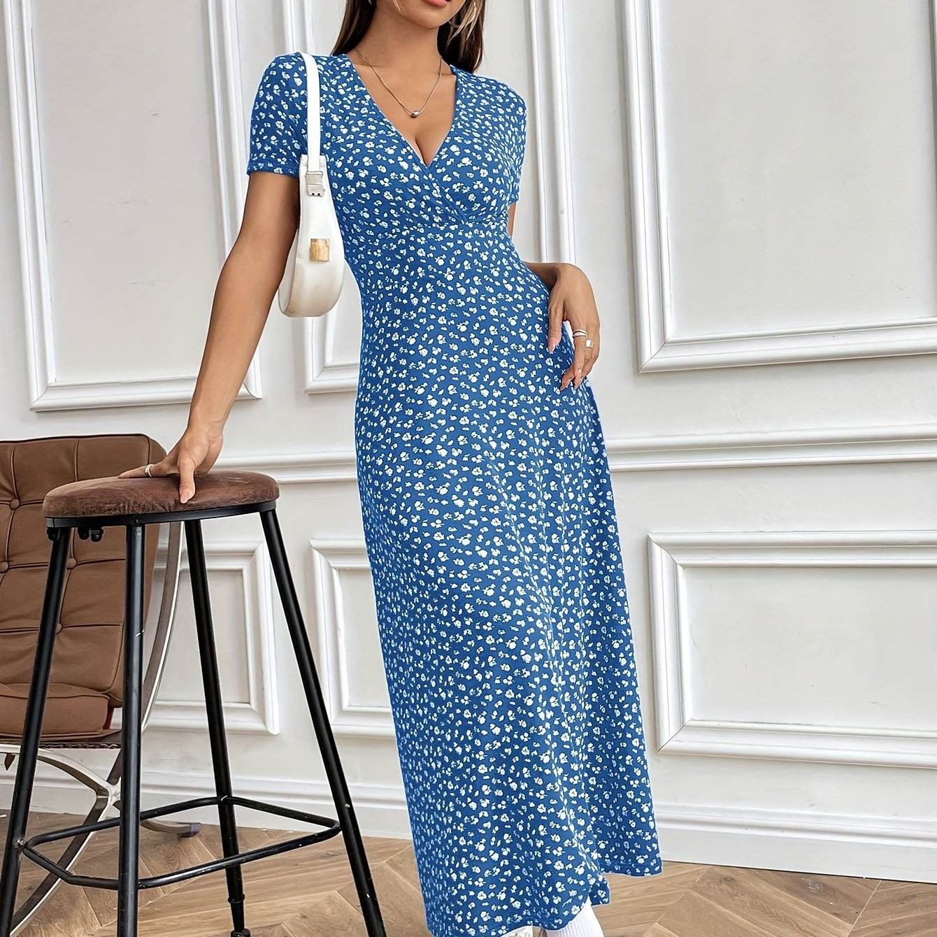 מיאר | שמלת V פרחונית אלגנטית