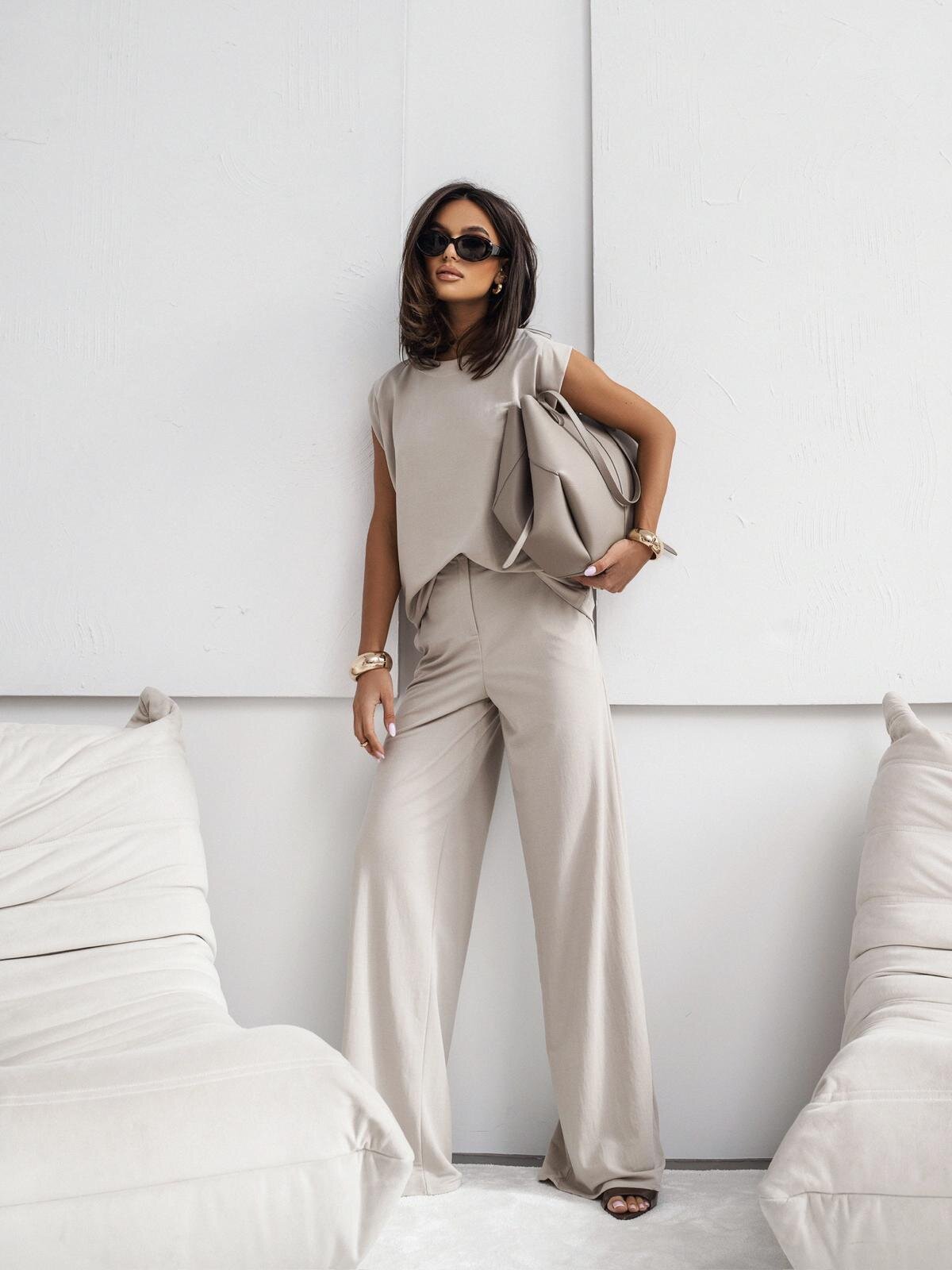 לירי | חליפת נשים אלגנטית דו-חלקית בצבע אחיד