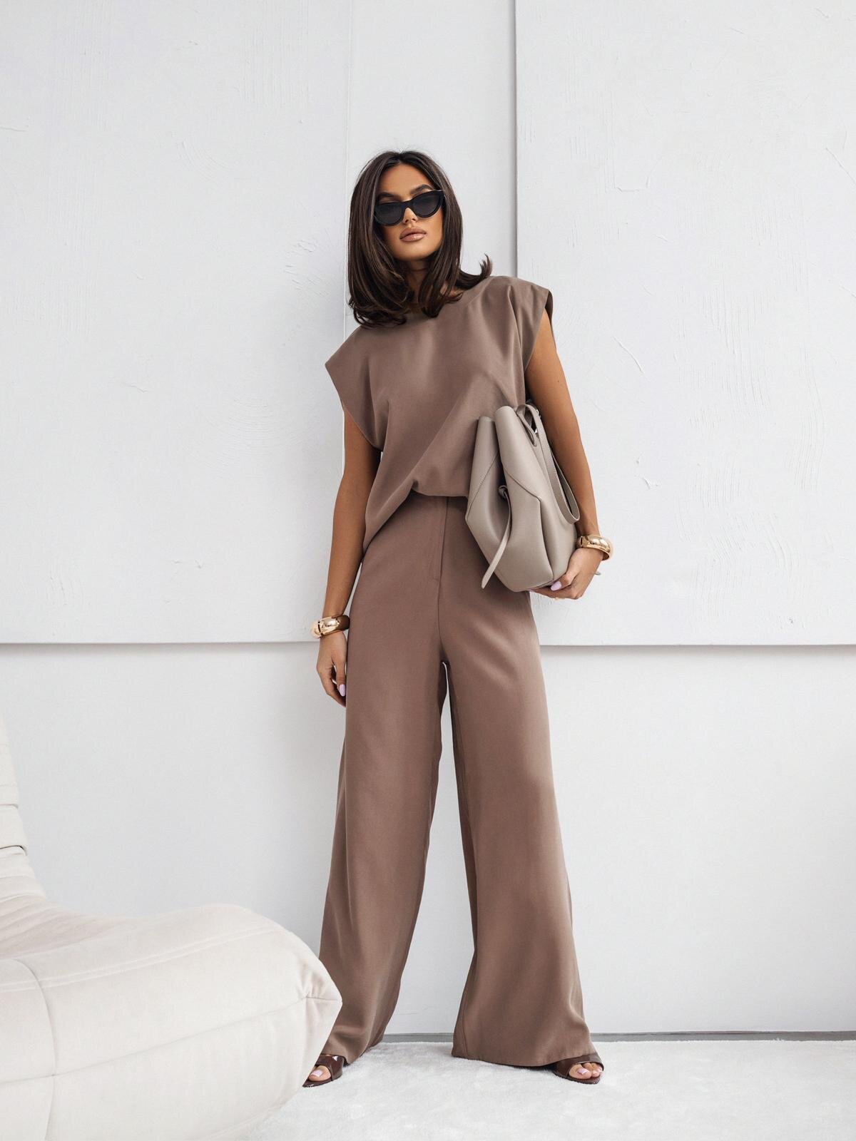 לירי | חליפת נשים אלגנטית דו-חלקית בצבע אחיד