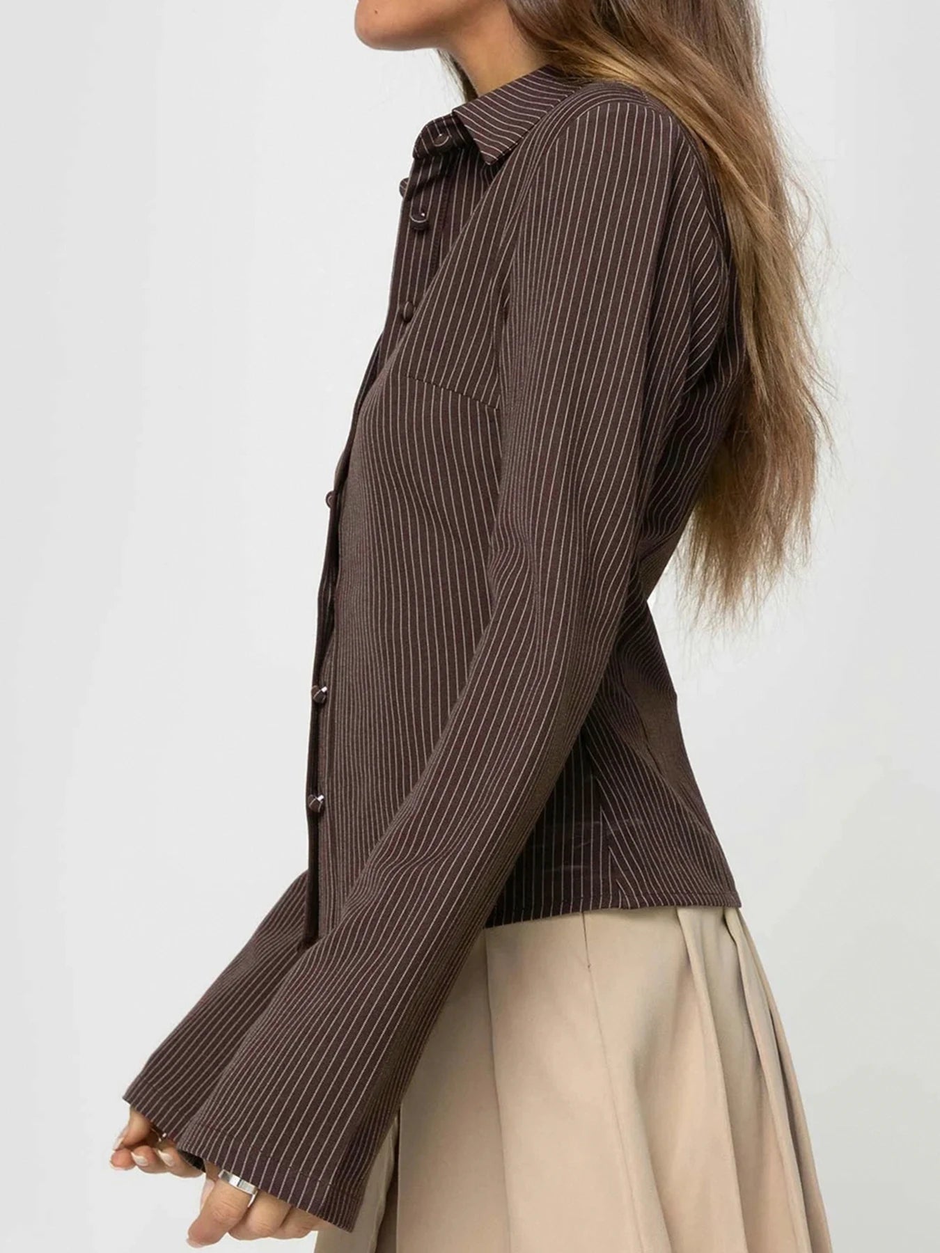 ורוניקה | חולצה בסגנון רטרו עם כפתורים