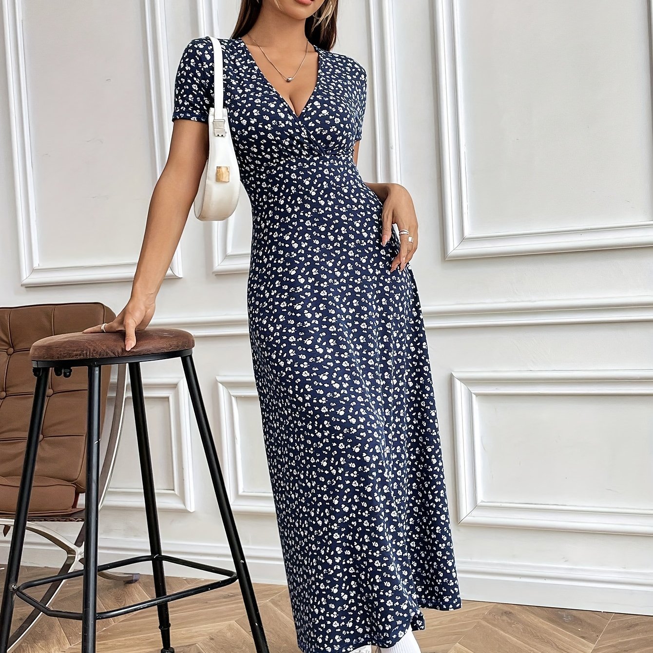 מיאר | שמלת V פרחונית אלגנטית