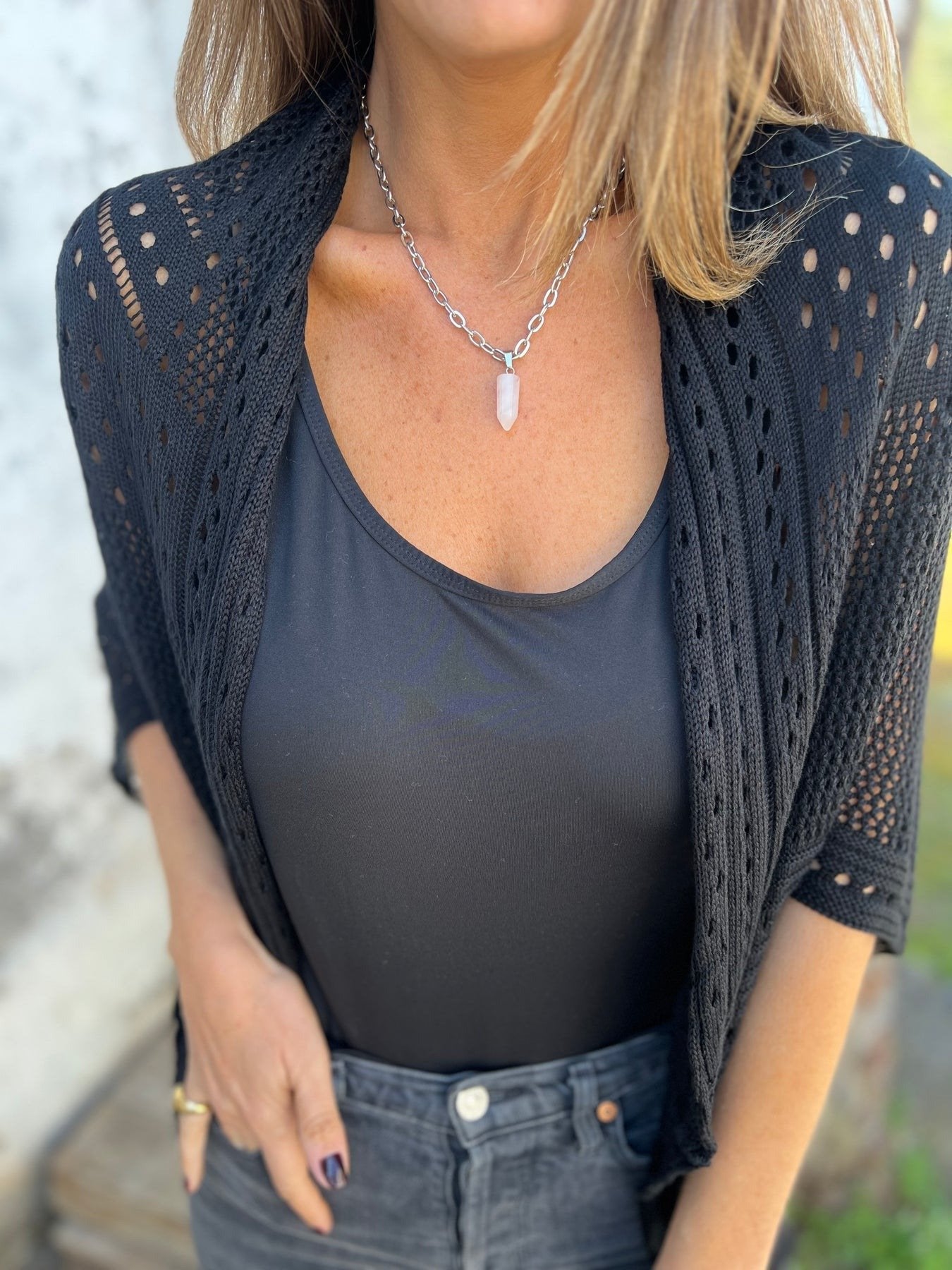 אסנת | סוודר קליל עם טוויסט מיוחד