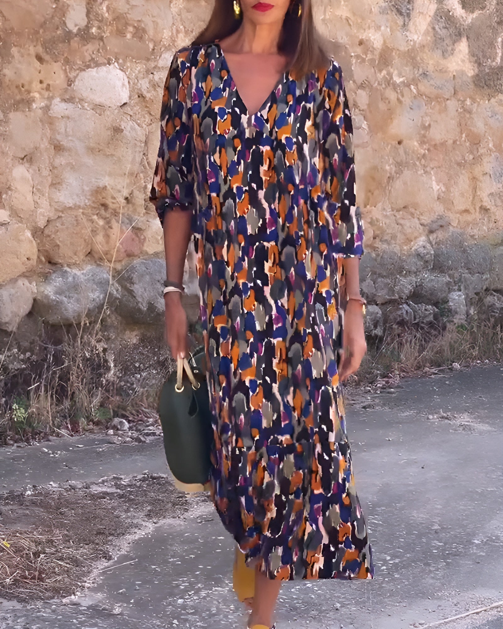 ויולטה | שמלת וי ארוכה עם דוגמת רטרו ונוחות אלגנטית לכל רגע