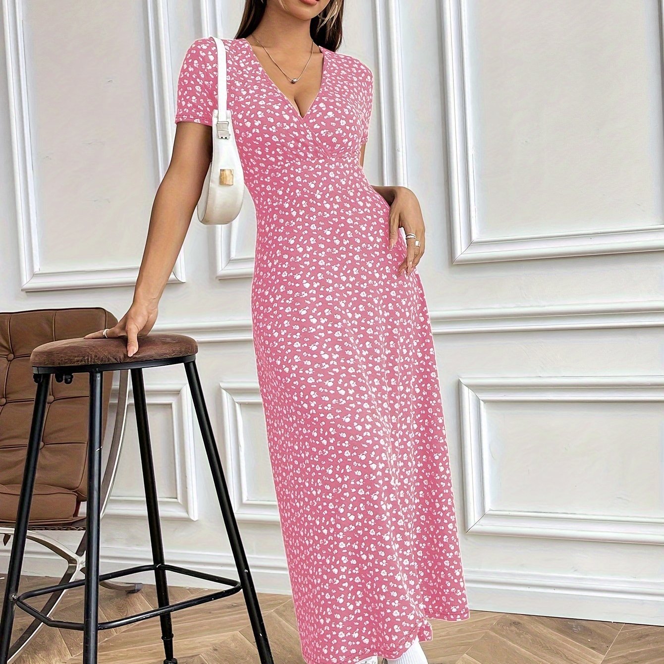 מיאר | שמלת V פרחונית אלגנטית