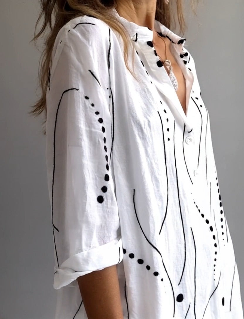 חולצת בסיס לבנה עם שרוולים ארוכים