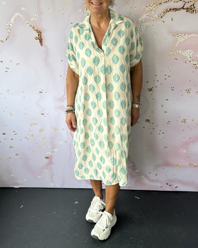 ליאורה | שמלת אביב רחבה עם צווארון רוורס ושרוולים קצרים