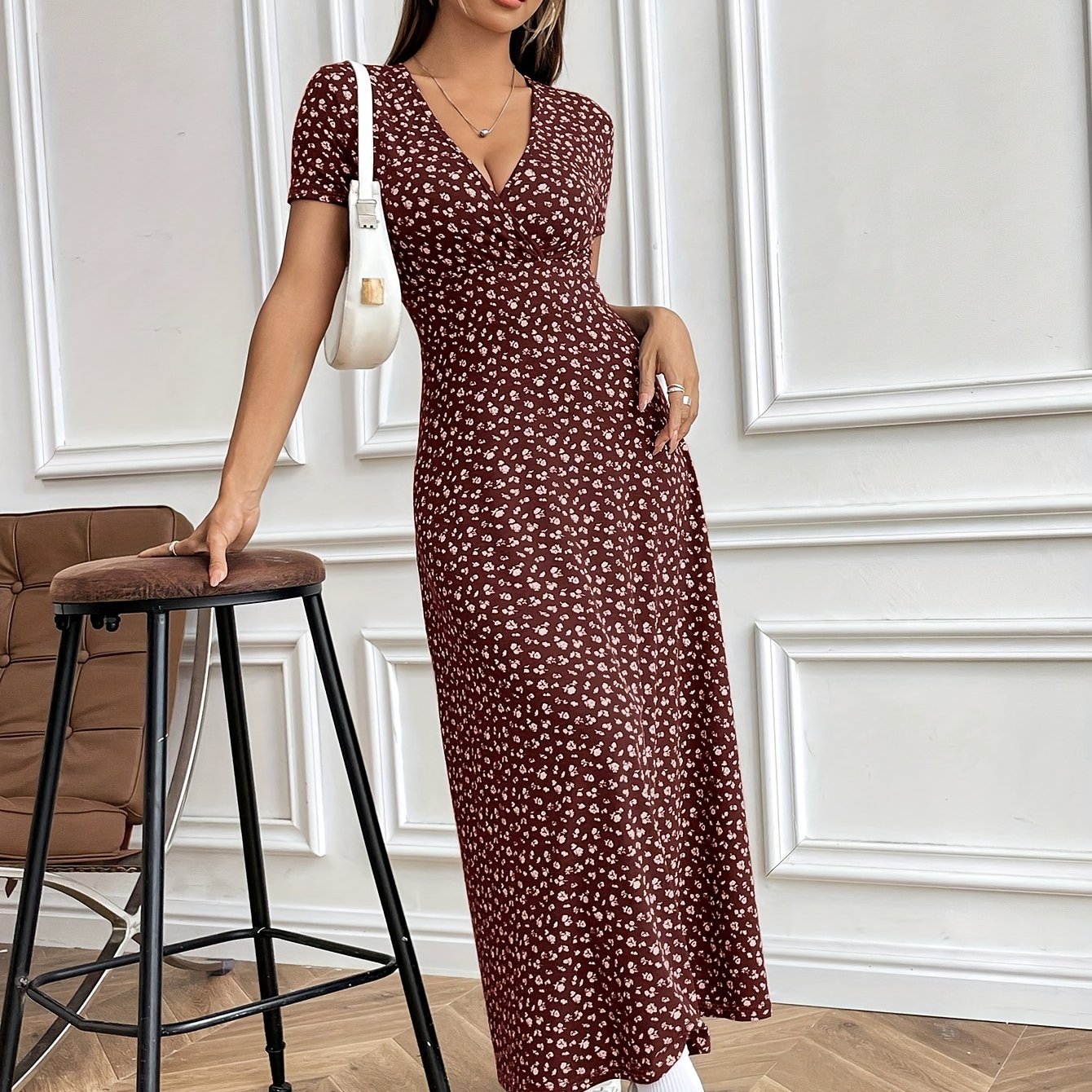 מיאר | שמלת V פרחונית אלגנטית