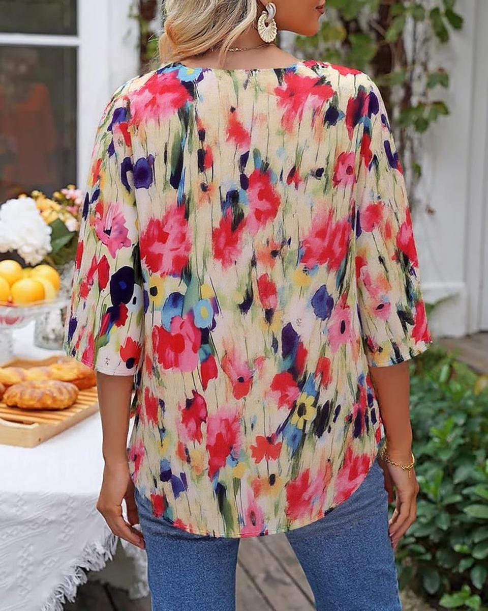 חולצת פרחונית רומנטית עם שרוולים באורך 3/4