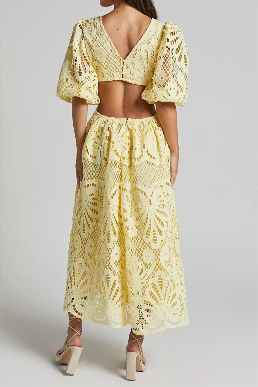 עדנה | שמלות מידי עם מפתח V וחתכים