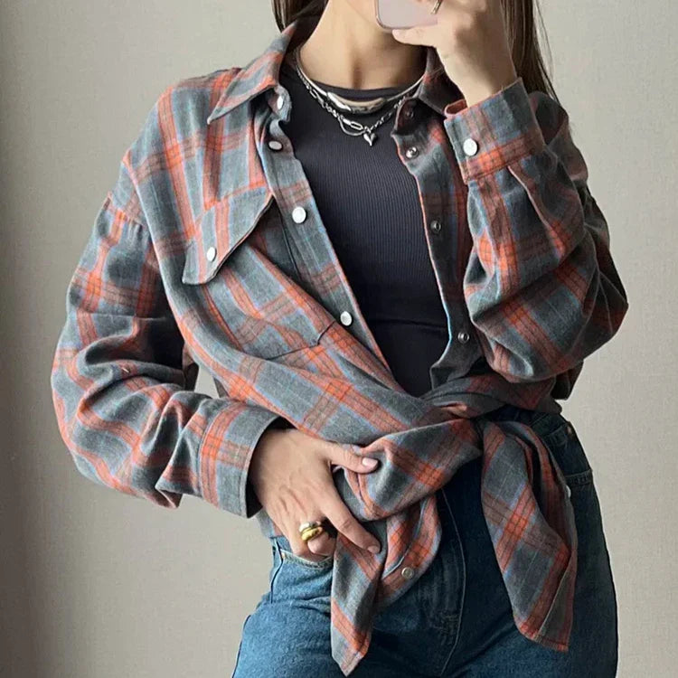 עלמה | חולצת פלאיד וינטג' עם כיסים וצווארון מפונפן