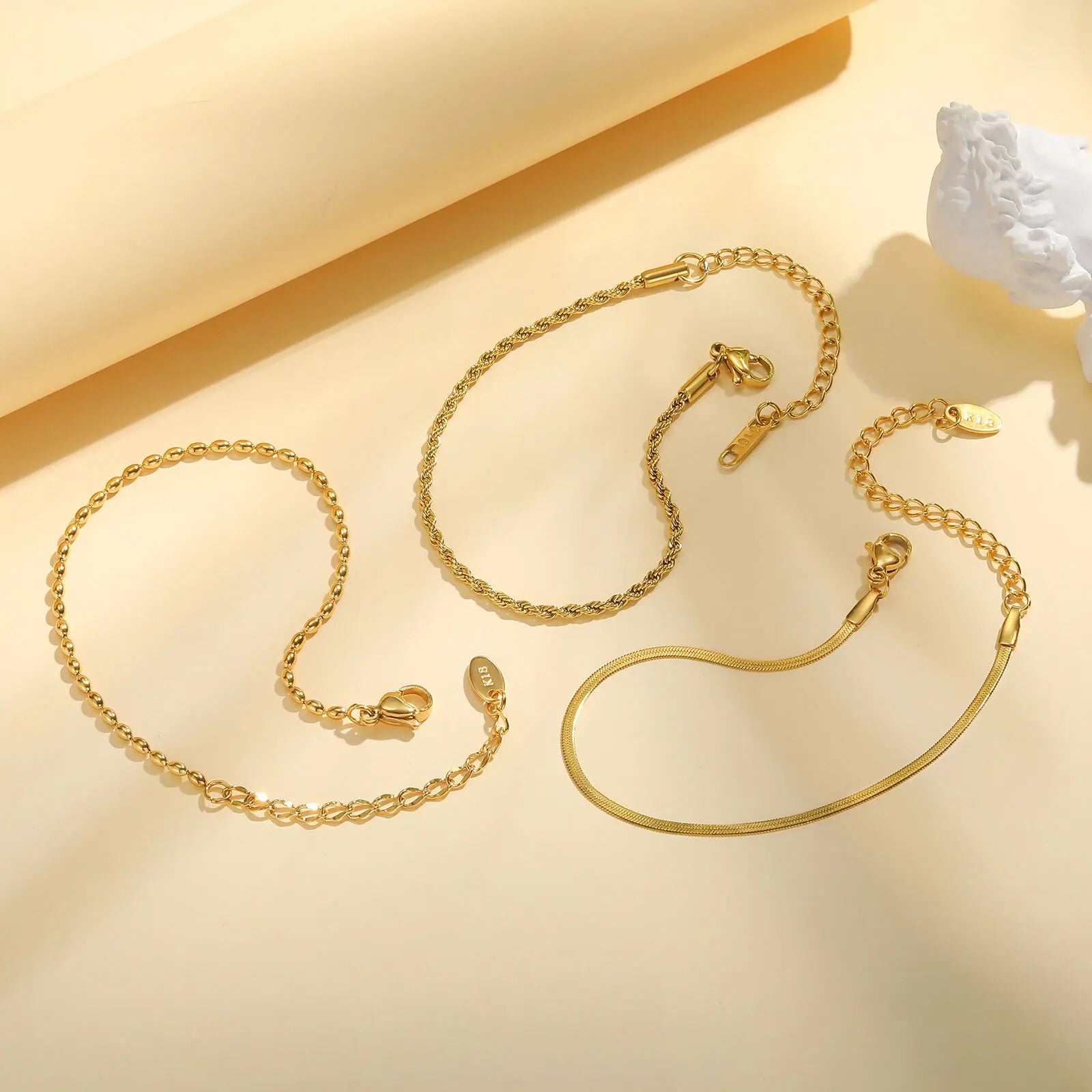 אלה |  צמיד דק מנירוסטה בציפוי זהב