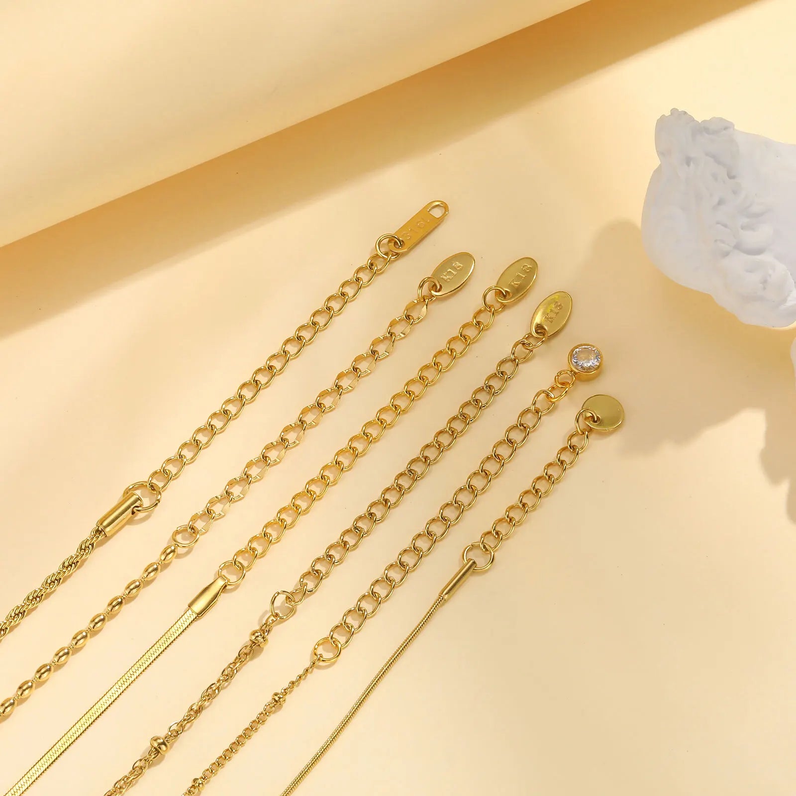 אלה |  צמיד דק מנירוסטה בציפוי זהב