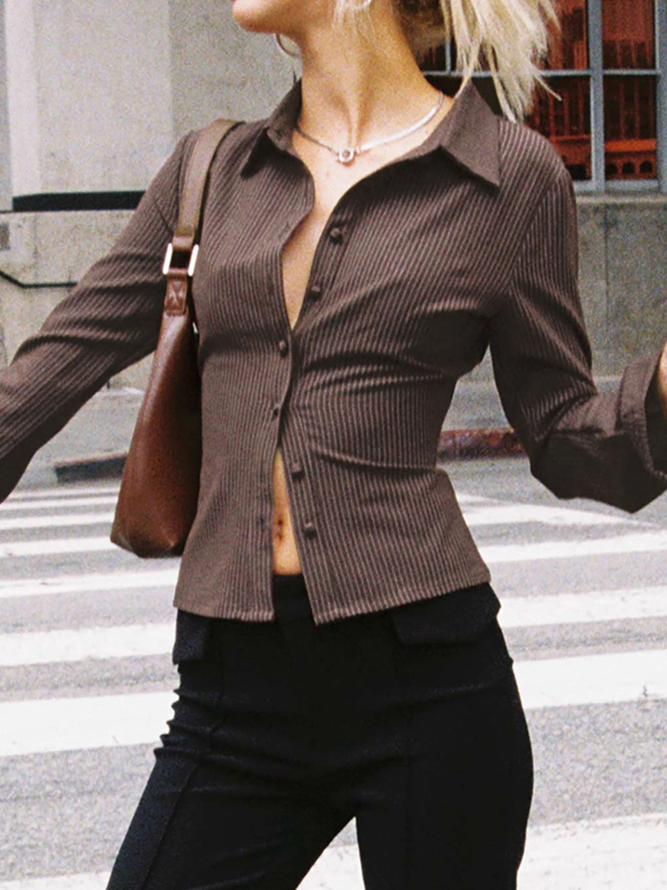 ורוניקה | חולצה בסגנון רטרו עם כפתורים