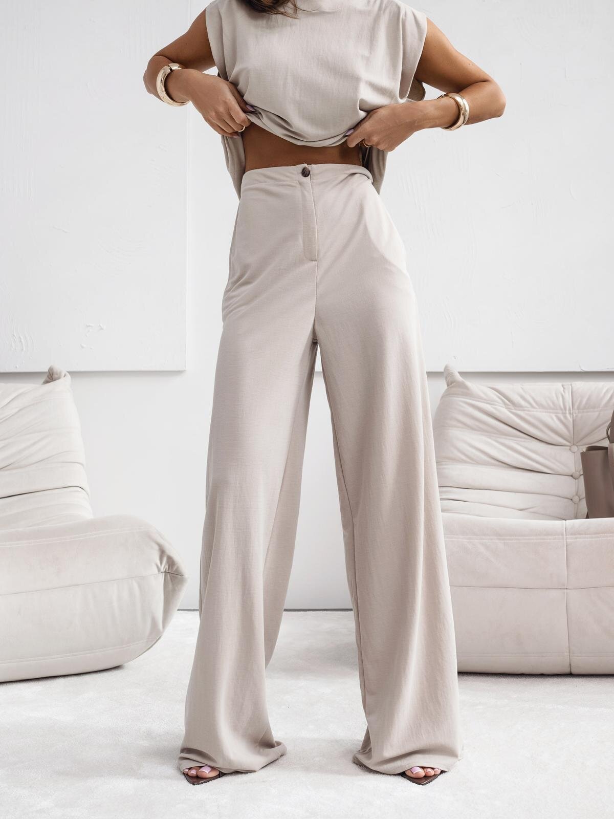 לירי | חליפת נשים אלגנטית דו-חלקית בצבע אחיד